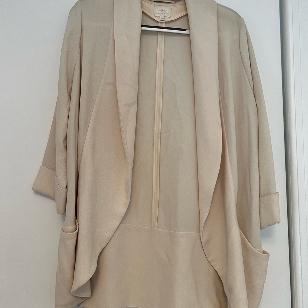 Aritzia drapy blazer/light jacket